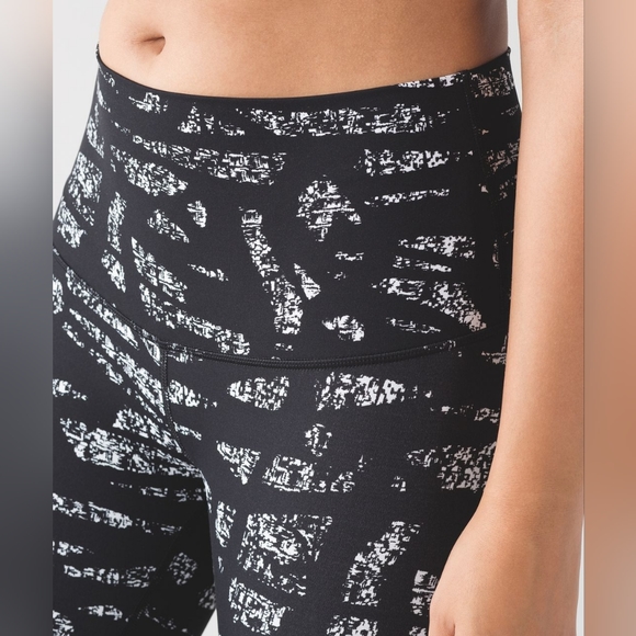 SOLD Lululemon Wunder Under High Rise - Picture 5 of 10